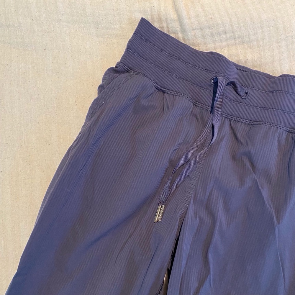 Lululemon cropped joggers!